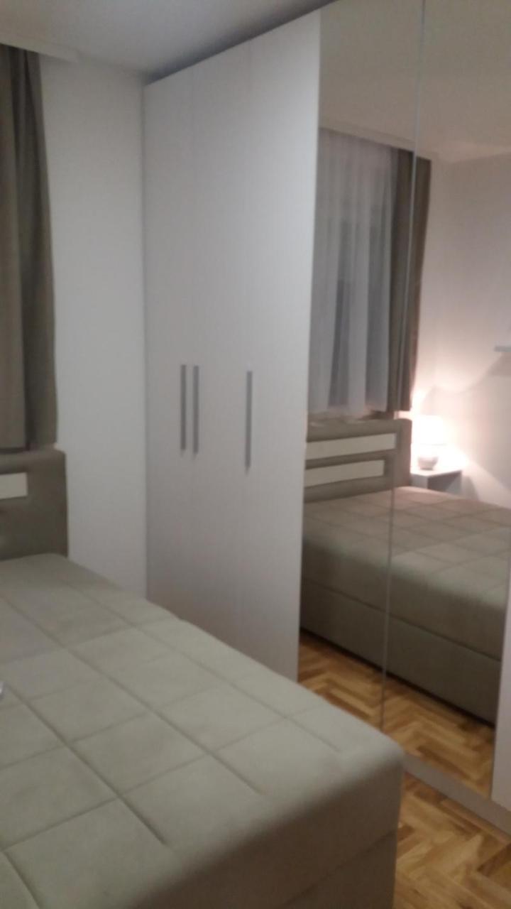 Appartamento Stojanovic R Apartman Novi Sad Esterno foto