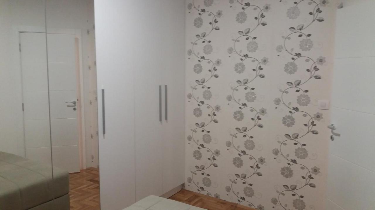 Appartamento Stojanovic R Apartman Novi Sad Esterno foto